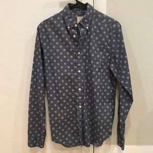 Gap long sleeve button-up shirt